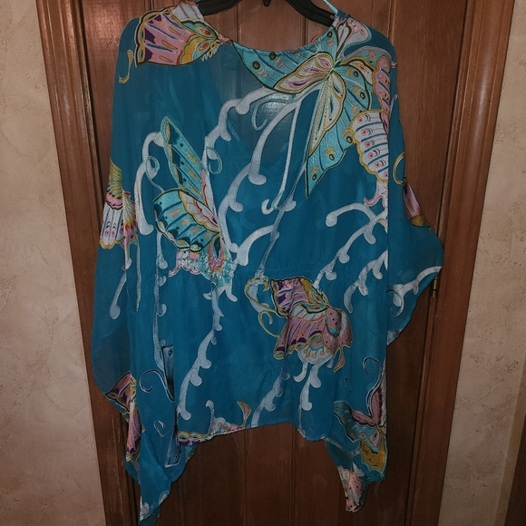 Plus Women's Top - Picture 1 of 3